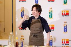 料理研究家リュウジ氏、イベントに自らハイボール持参「メディアの前で飲む酒は今年1番」