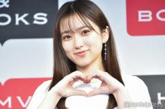 矢吹奈子、美脚際立つコーデ2選「透明感半端ない」「脚長くて綺麗」の声