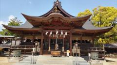 青空に映える社  白鳥神社
