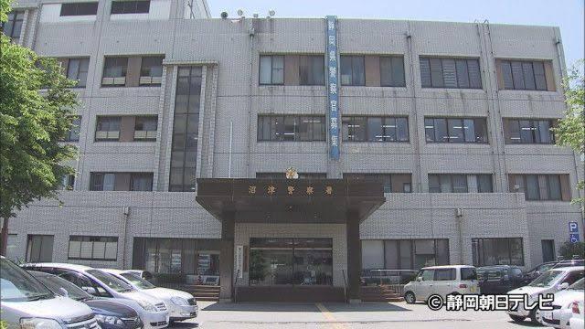 無免許運転で大型トラックと衝突した疑い 大学生を現行犯逮捕 静岡・沼津市