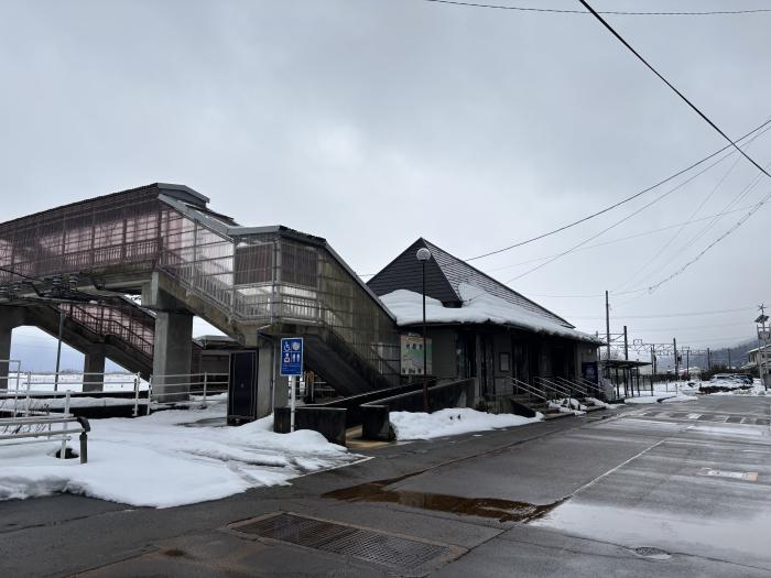 雪と金丸駅のイメージ画像