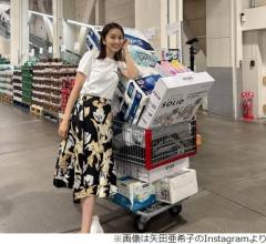 矢田亜希子“かかとツルツル、足裏ぷにぷに”の素足披露