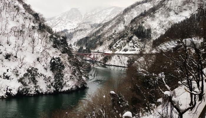 雪景色の遊覧船 庄川峡のイメージ画像