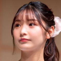元AKB48藤園麗、美脚が一層際立つ純白水着姿に反響