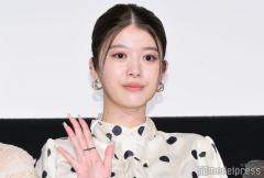 馬場ふみか、美デコルテ輝くオフショルドレス姿「上品で素敵」「さすがのスタイル」の声のイメージ画像