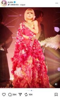 「準備はおけ？」浜崎あゆみ、圧倒的存在感！華やかドレス姿でファンを魅了