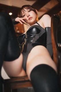 あまつまりな、ハイレグのボディスーツ姿で“鼠径部”アップのセクシーショット公開「フロントの角度すごい」「エチエチ過ぎる」のイメージ画像