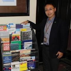 ミャンマーに「株の図書館作りたい」日本人、蔵書寄贈