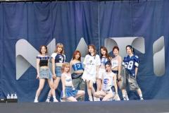 NiziU、リオが小学生で「a-nation」観覧していた「すごく幸せな気持ちでいっぱい」初出演に喜び バンド携えた怒涛メドレーも【a-nation 2024】