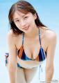 モー娘。牧野真莉愛、水着姿で抜群スタイル際立つ「ヤンマガ」19回目表紙登場