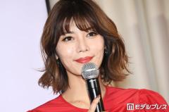 「テラハ」島袋聖南、海辺で息子と抱き合う水着ショット披露「スタイル抜群」「美しく歳を重ねてて憧れる」の声のイメージ画像