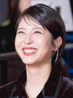 浜辺美波 すっぴんショット披露も“ツヤ肌”にファン驚愕“アップデート”が止まらない「圧倒的な透明感」のイメージ画像