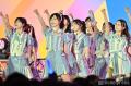 AKB48、爽やかブルー衣装で登場 夏ソン..