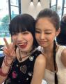 BLACKPINK・ジェニー、小松菜奈と美のツ..