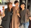 新山千春「青森にいた時からの憧れ」女優2人との“ホームパーティー3ショット”