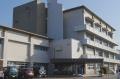 「受け子」と「出し子」の一人二役 21歳男逮捕 カードすり替えて50万円引き出した疑い