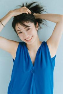 上戸彩、艶やかドレス姿披露「週刊FLASH」表紙登場