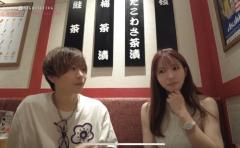 【三上悠亜】大阪ミナミに降臨超有名なあのスポット前にて照れながら”恥ずかしいポーズ”でパシャリ