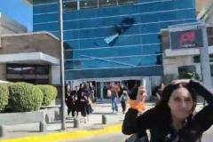 チリでM6.4の地震が発生、建物が大きく揺れ、人々が逃げる【動画】のイメージ画像
