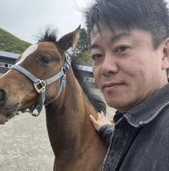 “ホリエモン”こと堀江貴文氏が土曜中山で馬主復帰戦 JRAでの所有馬出走は19年ぶりのイメージ画像