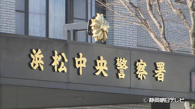 信号待ちの車に追突し逃げた疑い　25歳の女医を逮捕…「気づかなかった」と容疑否認　浜松市　