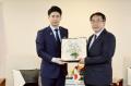 台日友好の証！日本自民党青年局長の中曾根康隆氏が表敬訪問 黄偉哲市長は台南産コシヒカリを贈呈