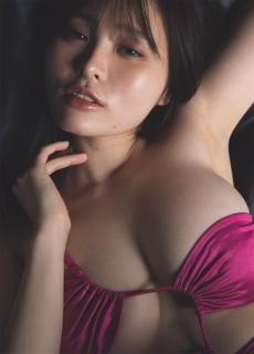 現役女子大生・佐伯澪、大胆衣装で美バスト披露のイメージ画像