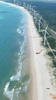 海に並ぶ「風車」が人気観光スポットに―中国のイメージ画像