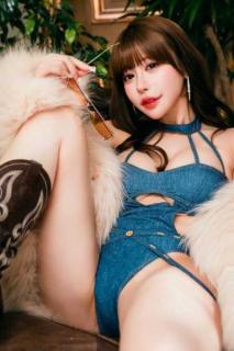 “これ無料で見れていいの”白田まい、デニム水着で大胆な開脚ポーズにファン大絶賛｢美を体現する為に生まれた女神様｣のイメージ画像