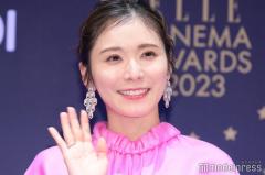 松岡茉優、ピンクドレス姿で登場「ちょっと派手でしたでしょうか？」2023年は“出会いが多かった1年”