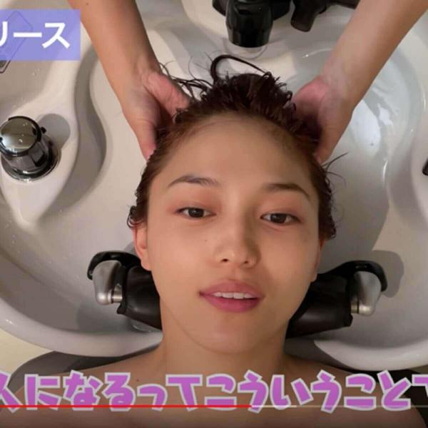 川口春奈、ヘッドスパで毛穴が丸見え動画に大反響「美人度が凄すぎる」