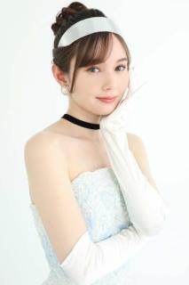 マーシュ彩、美デコルテ輝くドレス姿 自身初のシンデレラ役挑戦のイメージ画像