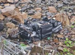 国道で車が『がけから約10メートル転落』 35歳の女性が死亡 幼児2人が重傷 熊本・宇土市
