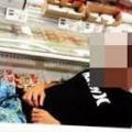 今度はアイスクリーム冷凍庫に客