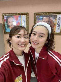 新山千春、長女・もあとすっぴんショット「超綺麗」の声