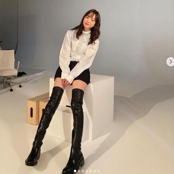 佐々木希、ニーハイの美脚ショットにネット騒然「加工が不自然」