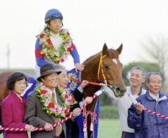 ９８＆９９年有馬記念などＧ１・４勝のグラスワンダー死す ３０歳 産駒にスクリーンヒーロー 孫にモーリス 尾形充元調教師「グラスワンダーで私は男になれた。ありがとう」