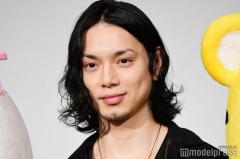 水嶋ヒロ、娘2人との3ショット公開 約1年ぶりインスタ更新で父の一面覗かせる