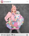 「最高のあかちゃん」きゃりーぱみゅぱみゅ、新アー写に“我が子”とサプライズ共演！“お口”に注目集まる