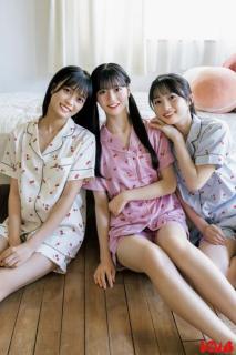 AKB48秋山由奈＆新井彩永＆八木愛月、美脚際立つお揃いパジャマ姿で集結＜独占カットあり＞