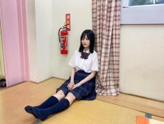 山下美月、「叫ぶぞ～」恐怖シーン前に意気込む？！ちょこんと座るお人形のような姿にキュン！