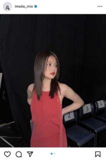 今田美桜、赤のノースリーブドレスのオフショットに大反響「何よりも綺麗で美しい」「美的ショット」