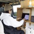 50歳女性が車中泊とライブ配信アプリにハマってみたら。30代彼氏との「結婚はない」幸せな今【谷口友妃】
