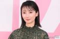 波瑠、ノースリーブワンピから美肌輝..