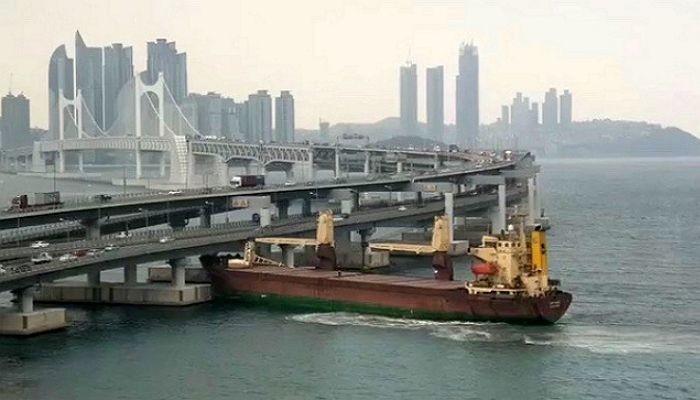 露の貨物船が韓国の大橋に衝突 泥酔の船長「事故後に飲酒」
