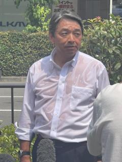 榛葉国民民主党幹事長、スケシャツ姿が話題のイメージ画像
