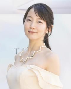 「肩出しも…」吉岡里帆、“幻の表紙”にファン悶絶「セクシー&カッコいい」「キュートさ1000%爆発」