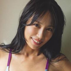 大人気レースアンバサダー霧島聖子が魅せるヘルシーグラビアのイメージ画像