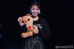 香音、ショーパンから美脚スラリ ぬいぐるみ抱き登場【STARRZ TOKYO】のイメージ画像