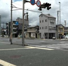 【強盗傷害事件】20代女性が後ろへひねり倒され…財布を奪われてけが 犯人は走って逃走、深夜の高知市の路上でのイメージ画像